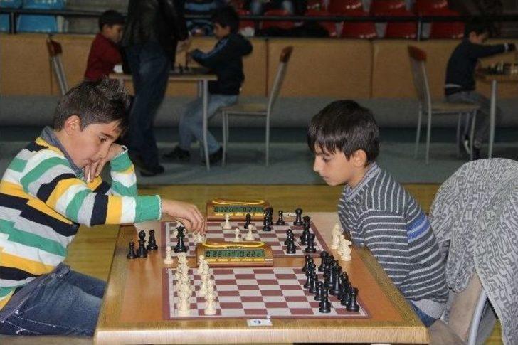 Erzincan Da Düzenlenen Santranç Turnuvası 2 Grup Halinde 5 Tur Olarak Gerçekleştirildi G3