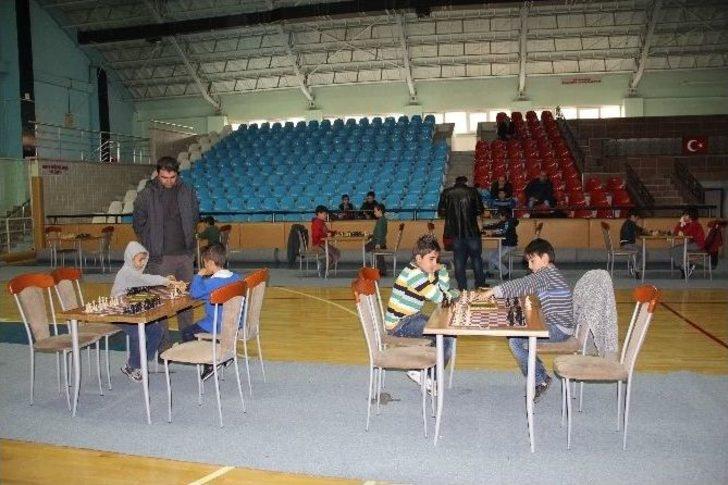 Erzincan Da Düzenlenen Santranç Turnuvası 2 Grup Halinde 5 Tur Olarak Gerçekleştirildi G4