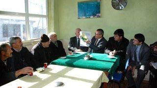 Vali Köylülerle Birlikte