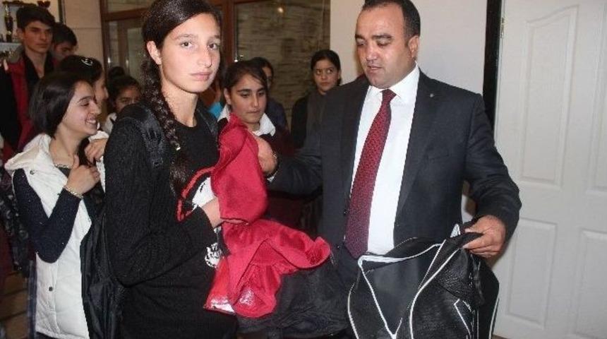 Sporculara 33 Bin 816 Tl&rsquo;lik Malzeme Yardımı