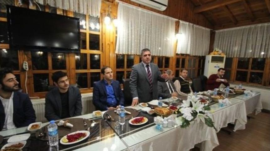 Başkan &Ouml;zdemir Ak Gen&ccedil;lik İle Buluştu