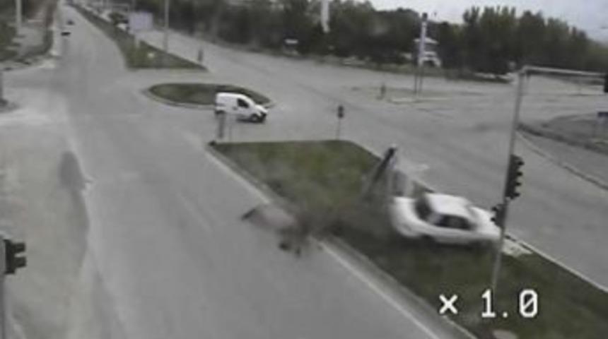 Erzincan&rsquo;da Trafik Kazası Mobese&rsquo;ye Yansıdı