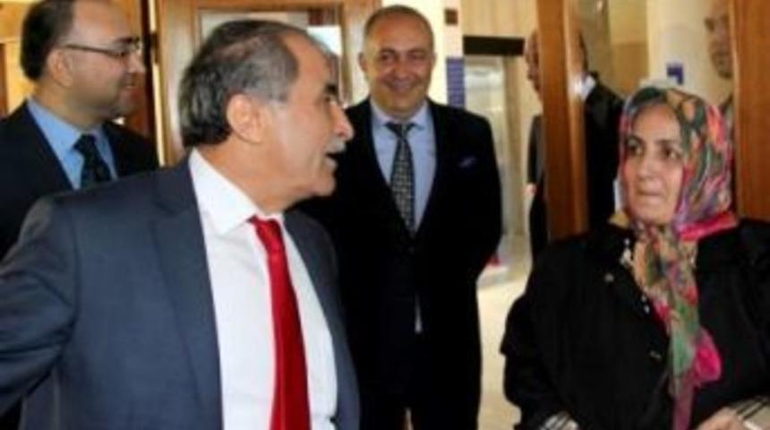 Vali Cebiroğlu: Asık suratlı olmayın