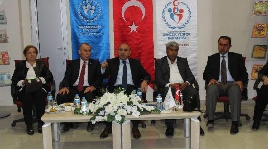 Başkan Kara&rsquo;dan Gen&ccedil;lik Merkezine Ziyaret