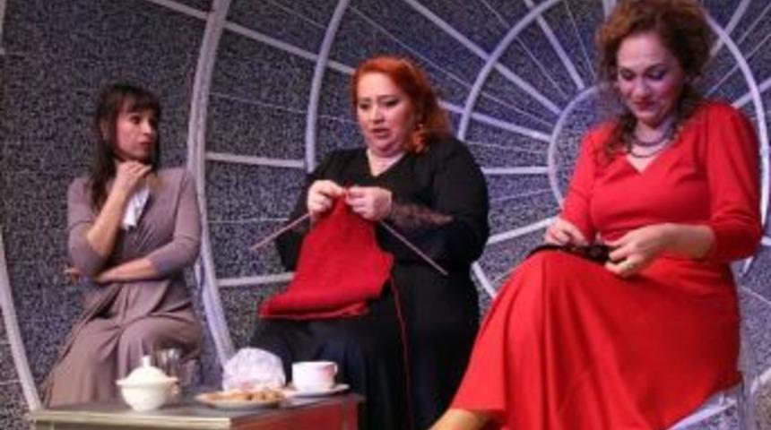 Oda Tiyatrosu &lsquo;kozalar&rsquo; Oyunuyla Perde A&ccedil;ıyor