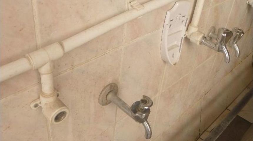 Cami Abdesthanesinin Muslukları &Ccedil;alındı