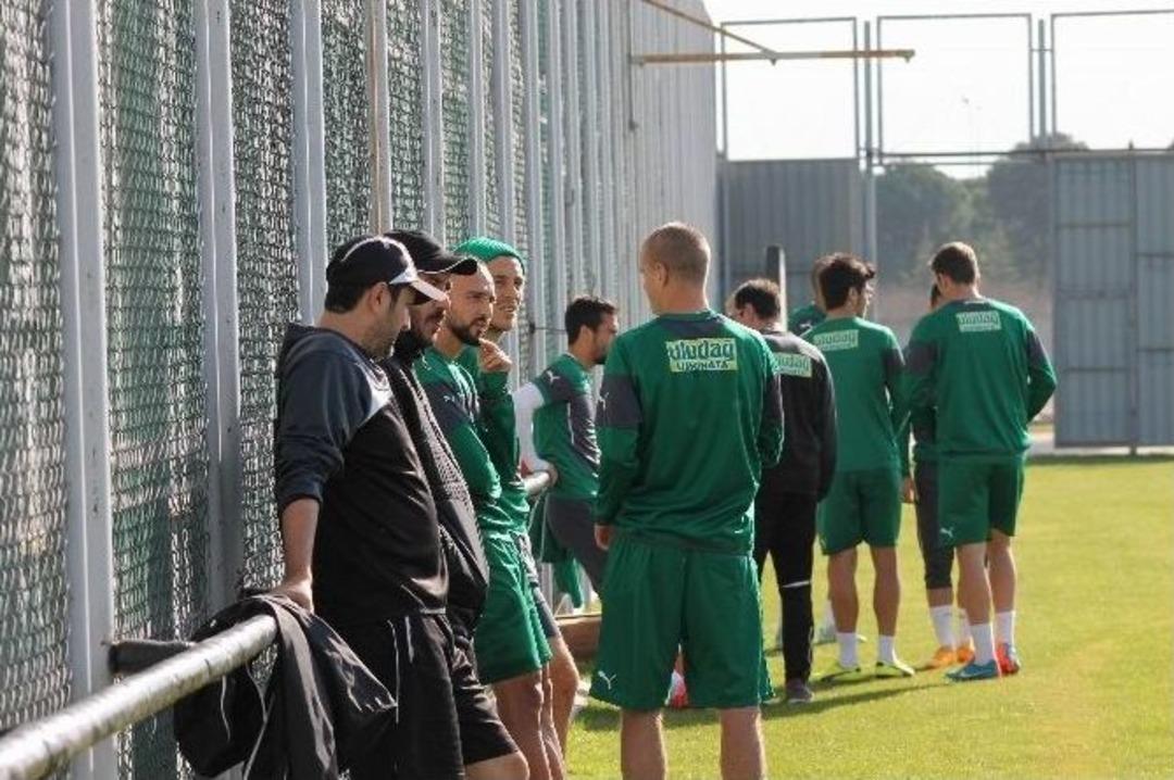 Bursaspor&rsquo;da Y&uuml;zler G&uuml;l&uuml;yor