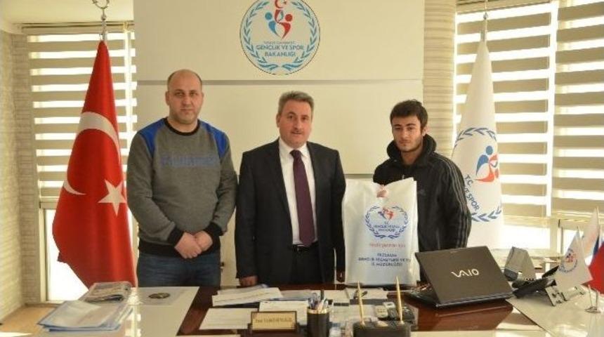 Halterci Karabacak&rsquo;ı Kutladı