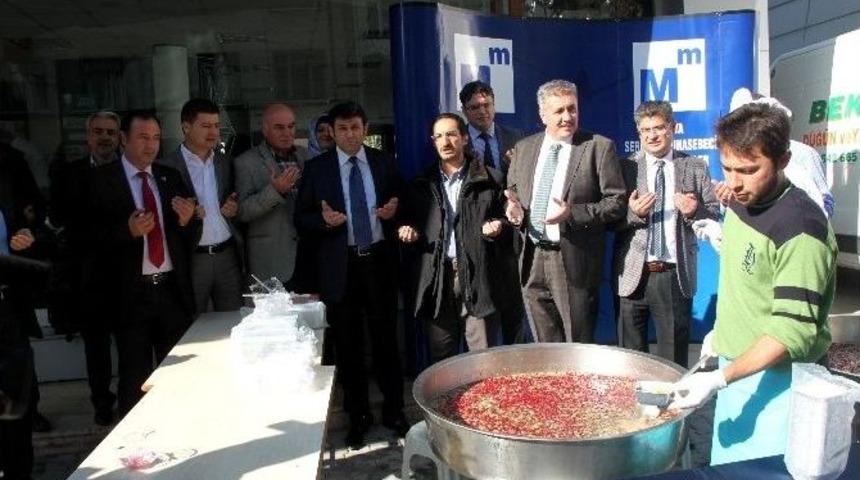 Mali M&uuml;şavirlerden Aşure İkramı