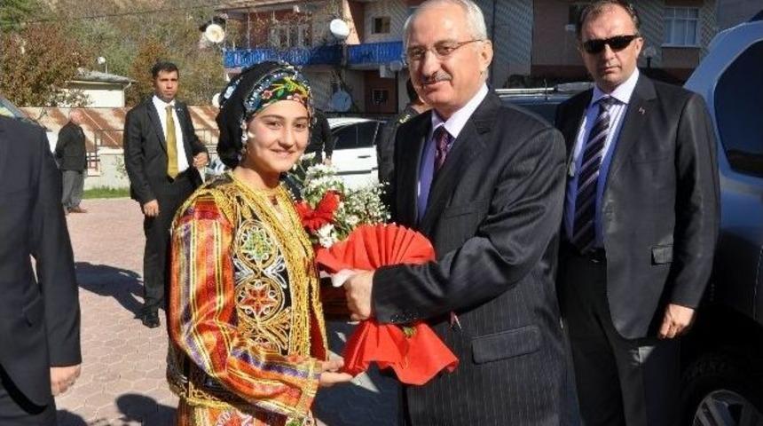 Vali Alim Barut, Koyulhisar&rsquo;da Temaslarda Bulundu