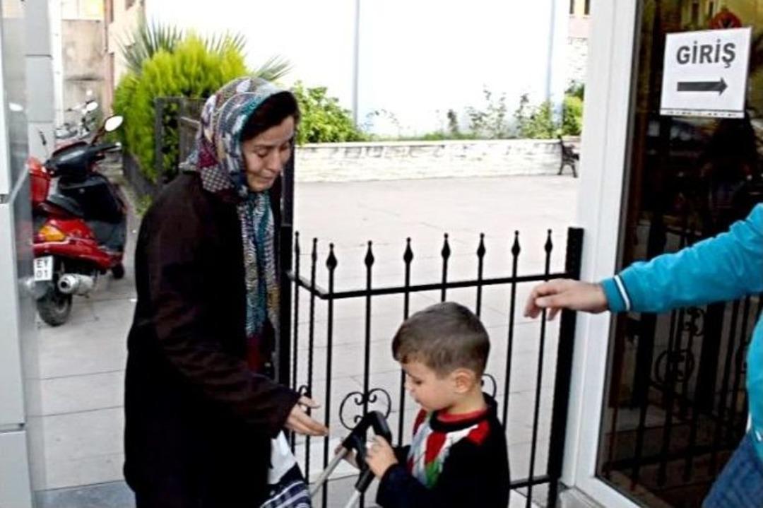Kaybolan &Ccedil;ocuk Zekasıyla Polisleri Hayran Bıraktı