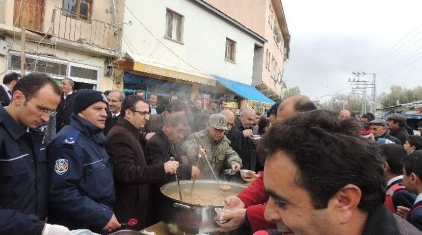 Digor&rsquo;da Aşure Dağıtıldı