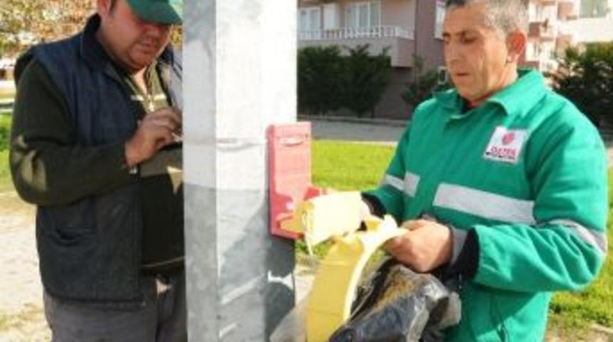 &Ccedil;&ouml;p Kutularını Par&ccedil;aladılar