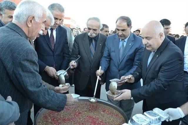 Adıyaman Üniversitesi’nde Aşure Dağıtıldı