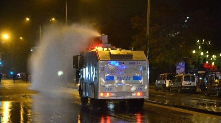 Y&ouml;k Protestosuna Polis M&uuml;dahalesi