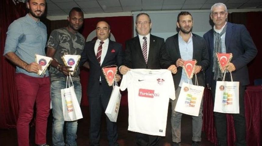 Gaziantepspor Teknik Kadro Ve Y&ouml;neticileri &Ouml;ğrencilerle Buluştu