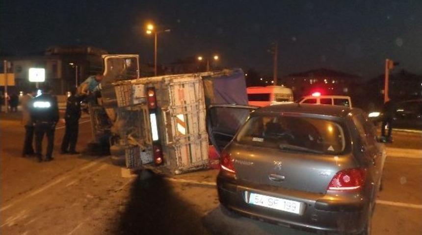 2 Araca &Ccedil;arpan Kamyonet Yan Yattı