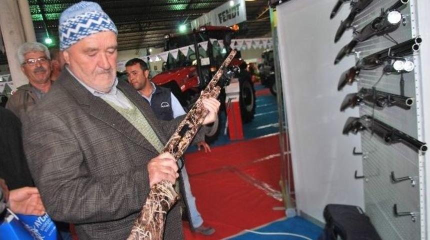 Domuzlarla Baş Edemeyen Aydın &Ccedil;ift&ccedil;isi Silah Reyonuna Koştu