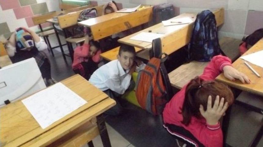 Cumhuriyet Ortaokulu&rsquo;nda Deprem Ve Yangın Tahliye Tatbikatı