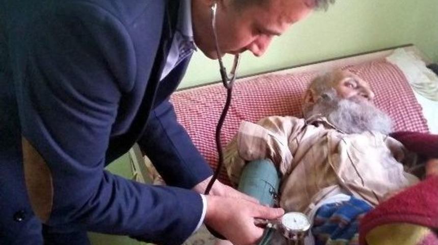 Başhekim &Ouml;ner Evde Sağlık Hizmetlerini Bizzat Y&uuml;r&uuml;t&uuml;yor