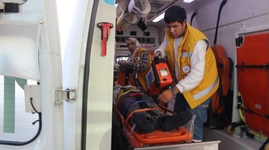 İnşaatın 6. Katından D&uuml;şen İş&ccedil;i Ağır Yaralandı