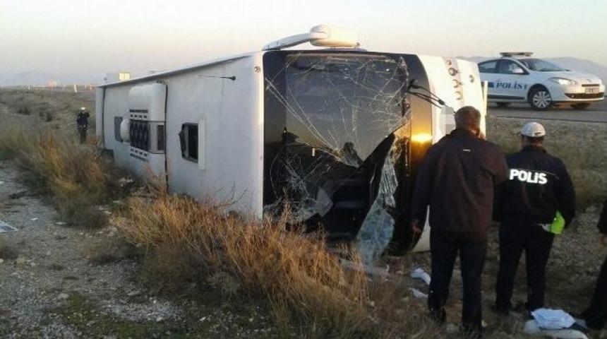 Yolcu Otob&uuml;s&uuml; Şarampole U&ccedil;tu: 33 Yaralı