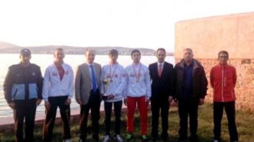 Şampiyon Kick Boks&ccedil;ular Başarılarını Kaymakam Nazlı İle Paylaştı