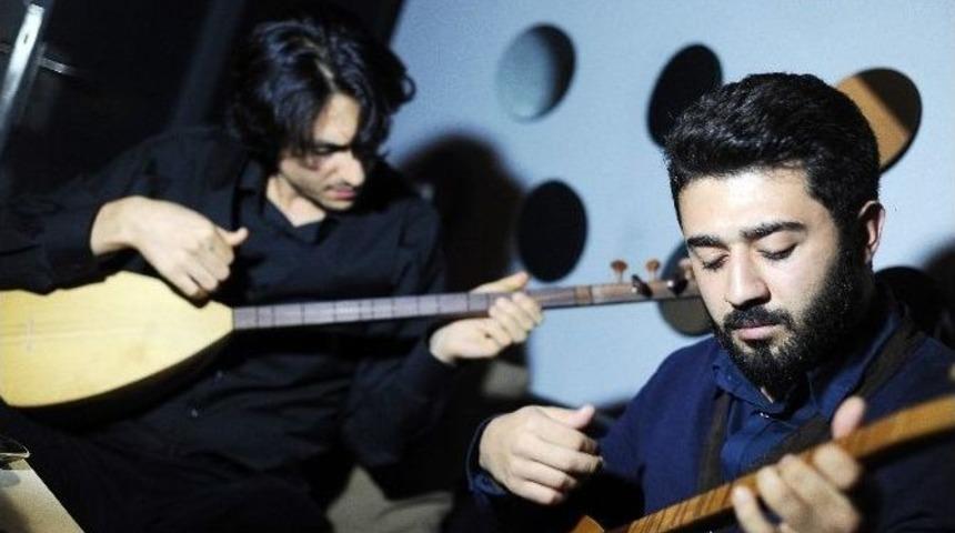 Kerbela Olayını T&uuml;m Y&ouml;nleriyle Ele Alan Alb&uuml;m Muharrem Ayı&rsquo;nda M&uuml;zik Marketlerdeki Yerini Aldı