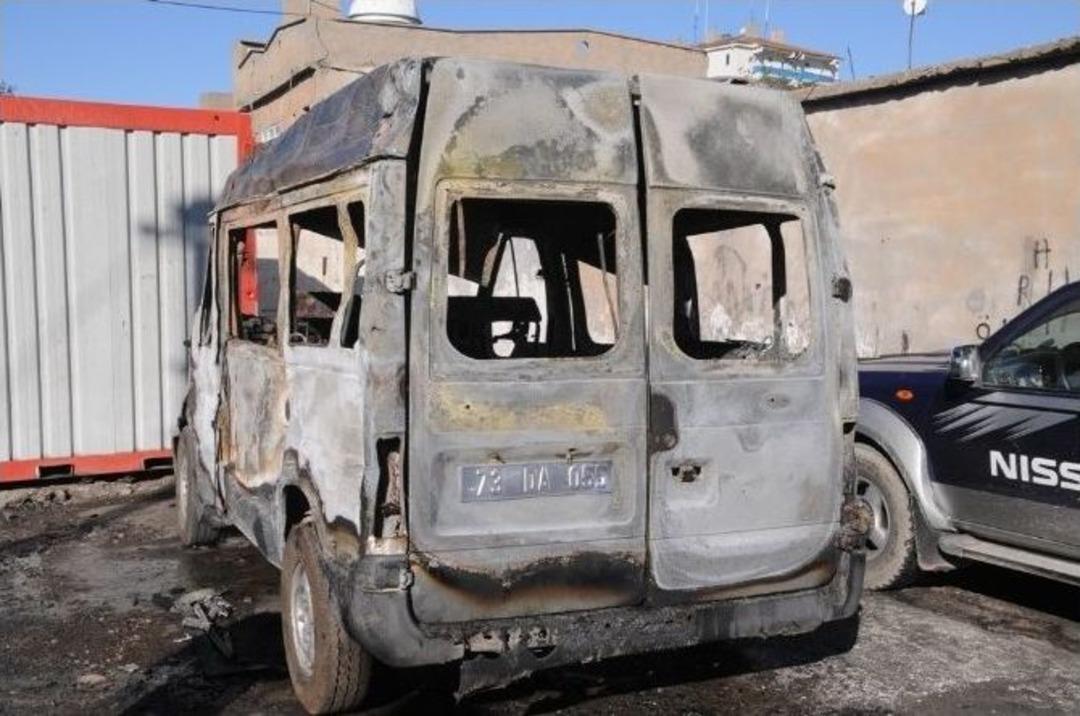 Cizre&rsquo;de Park Halindeki Bir Kamyonet Kundaklandı