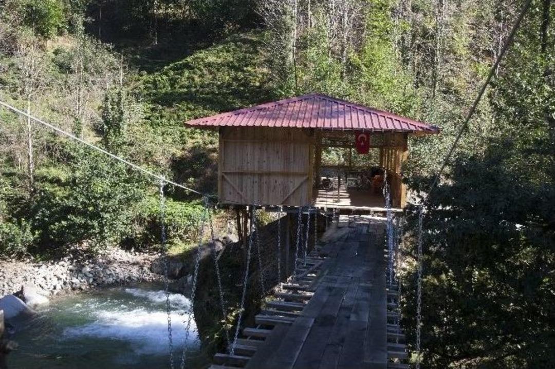Rize&rsquo;nin İlgin&ccedil; Yapıları Bitmiyor