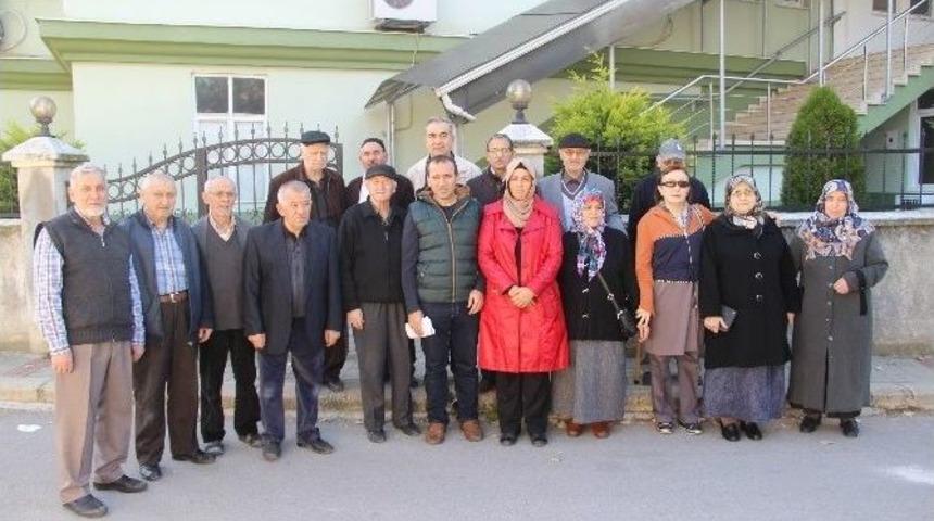 Stadyum Arkasındaki Sokaklarda Oturan Vatandaşlar, Kenan Sofuoğlu Caddesine Otob&uuml;s Hattı İstiyor