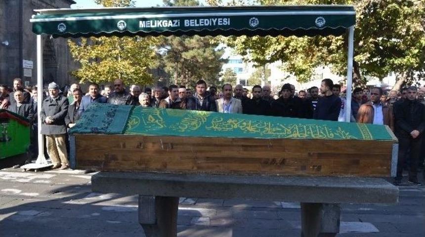 Gazeteci Mehmet Delibaş&rsquo;ın Annesi Son Yolculuğuna Uğurlandı