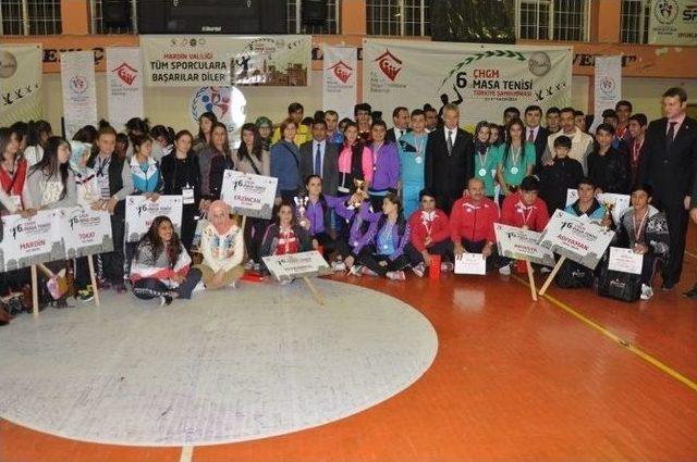 Tenis Birincileri Ödüllerini Vali Taşkesen’den Aldı