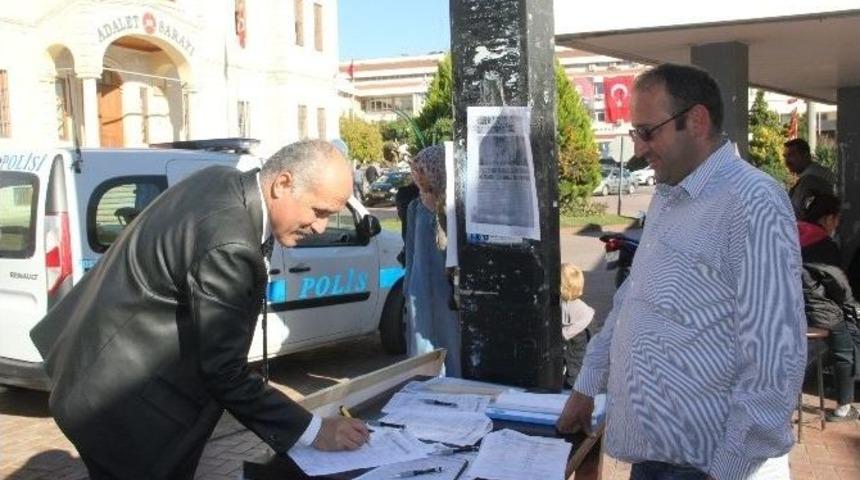 Hastaneye &Ccedil;ocuk Birimi Kurulması İ&ccedil;in İmza Topluyor