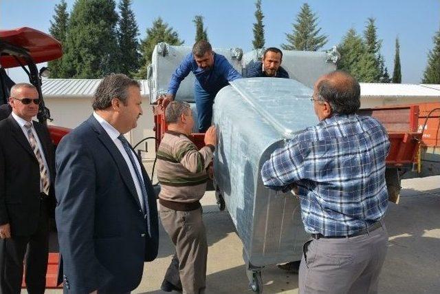Yunusemre Belediyesi &Ccedil;&ouml;p Konteynerlerini Yeniliyor 3