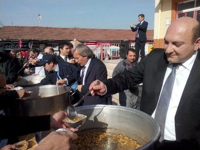 Kaymakam &Ccedil;akıcı Ve Başkan Şahin, Osmaneli Halkına Aşure Dağıttı 1