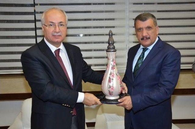 Merkez Valisi İbrahim Daş&ouml;z, Başkan Selahattin G&uuml;rkan&rsquo;ı Ziyaret Etti 1