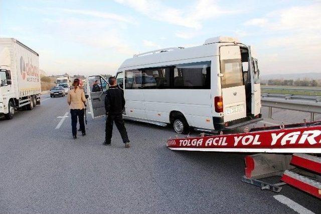 İş&ccedil;ileri Taşıyan Minib&uuml;s Devrildi: 12 Yaralı 2