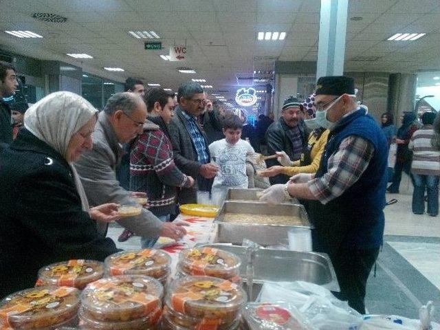 Makro Market’ten 100 Bin Müşterisine Aşure