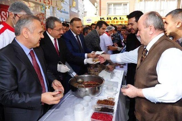 Sancaktepe Belediyesi Aşure Dağıttı