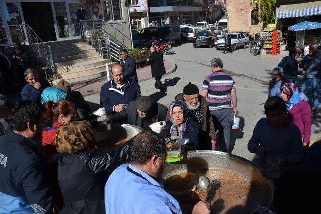Simav Belediyesi 10 Bin Kişiye Aşure Dağıttı