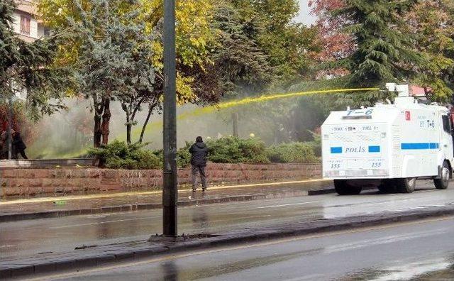 Kızılay’a Yürümek İsteyen Gruba Polis İzin Vermedi