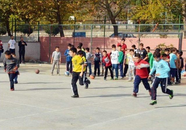 Edremit’te Geleceğin Baksetbolcusu Olmak İçin Yarıştılar