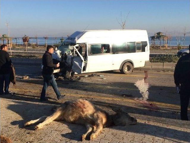 Van’da Trafik Kazası; 3 Yaralı