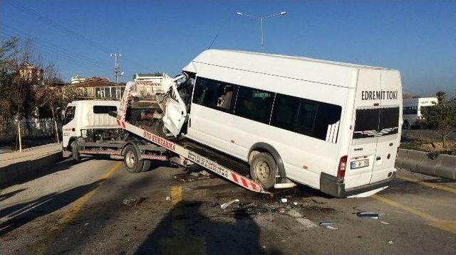 Van’da Trafik Kazası; 3 Yaralı