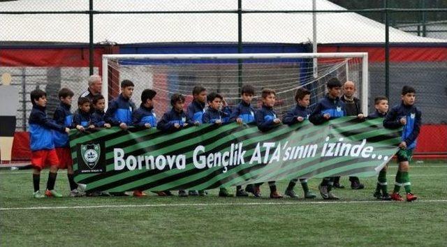 Minik Futbolcular Atatürk’ü Unutmadı