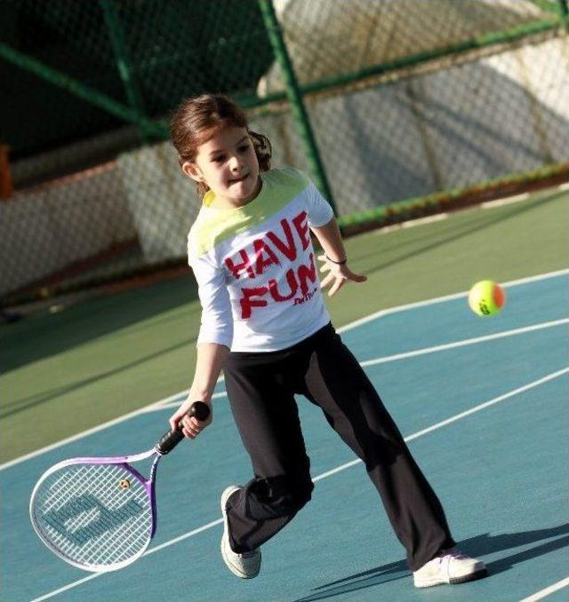 Minikler Tenis Turnuvası Sona Erdi