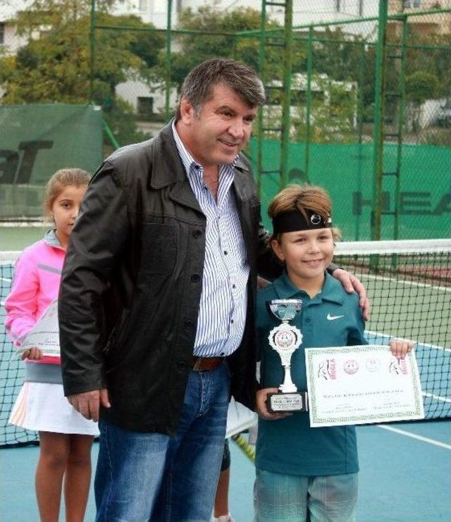 Minikler Tenis Turnuvası Sona Erdi