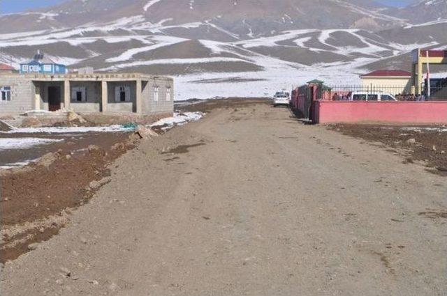 Özalp Belediyesinden Yol Çalışmaları