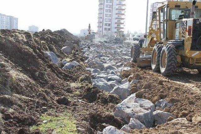 Bağlar’da Yol Yapım Çalışmaları Sürüyor